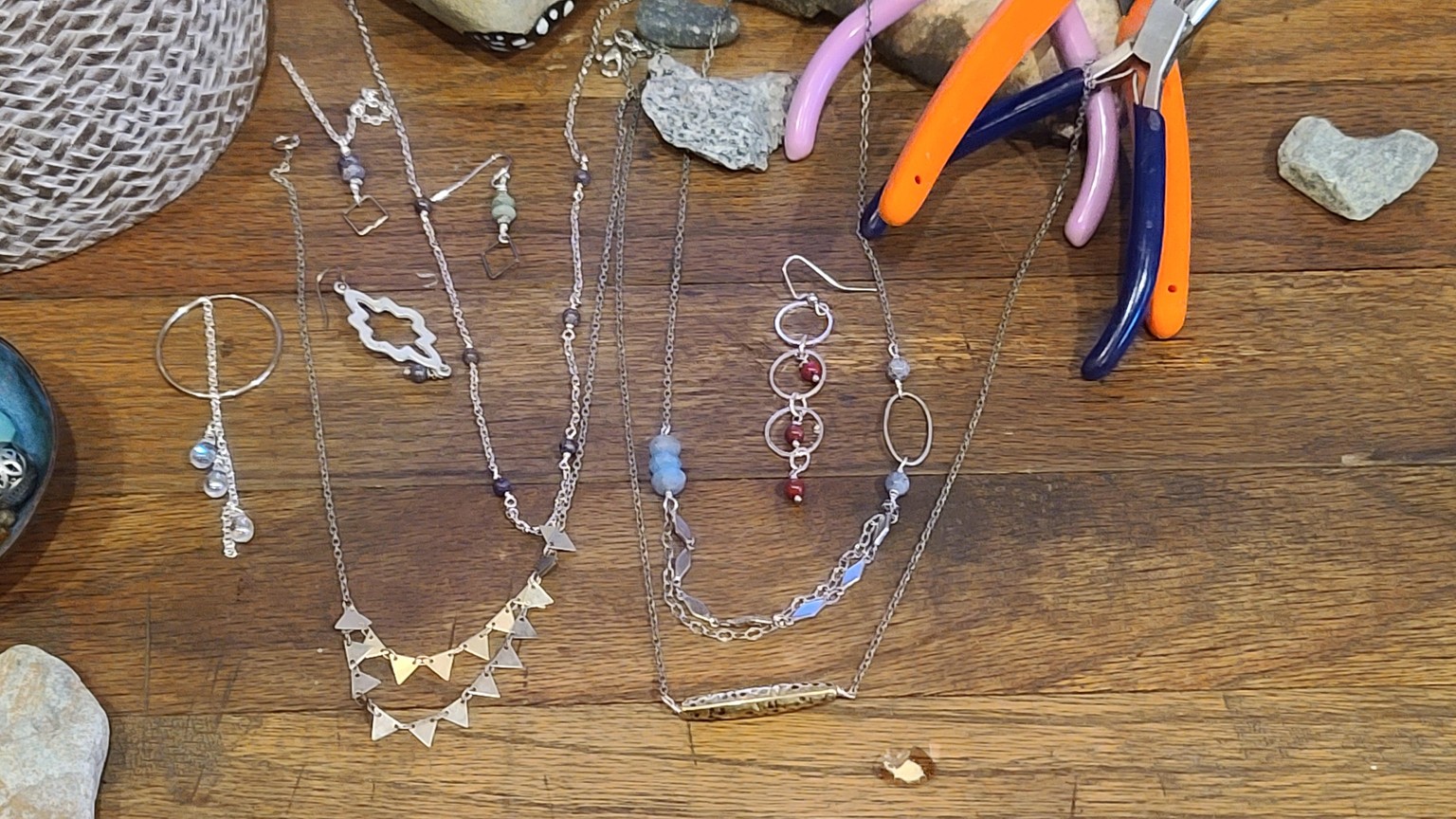 Beginner Jewelry: Connecting Wire-wrapped Loops - image 4 - student project