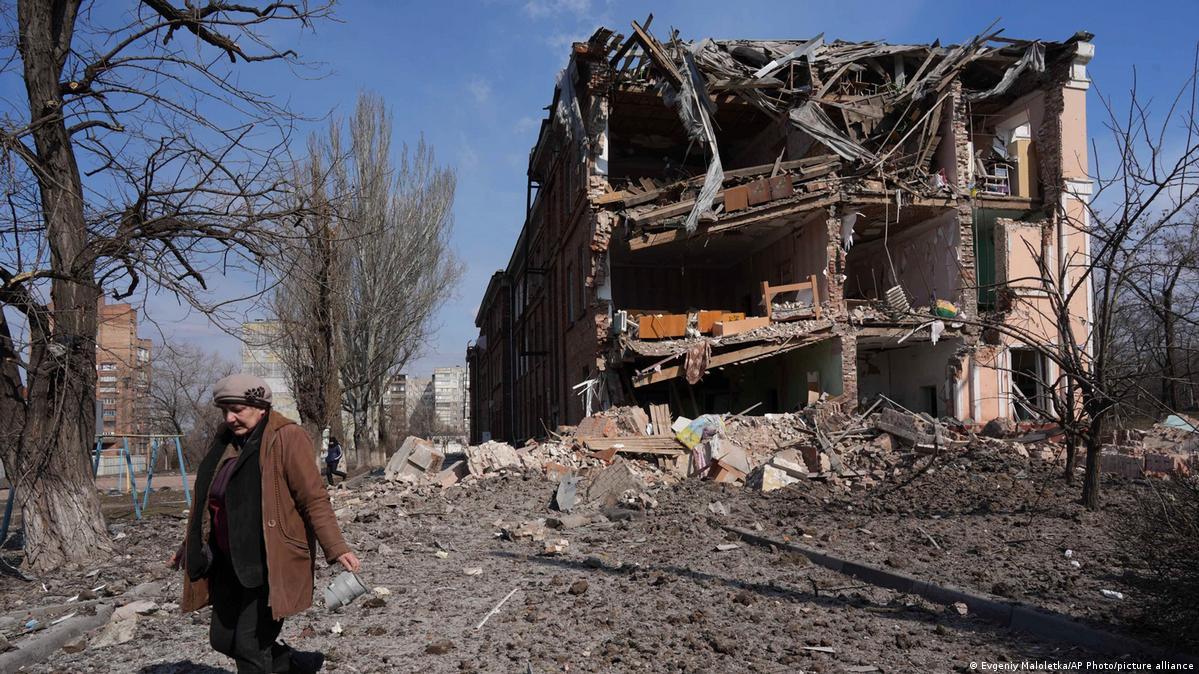 Rebuilding of the destroyed Ukrainian house - image 1 - student project