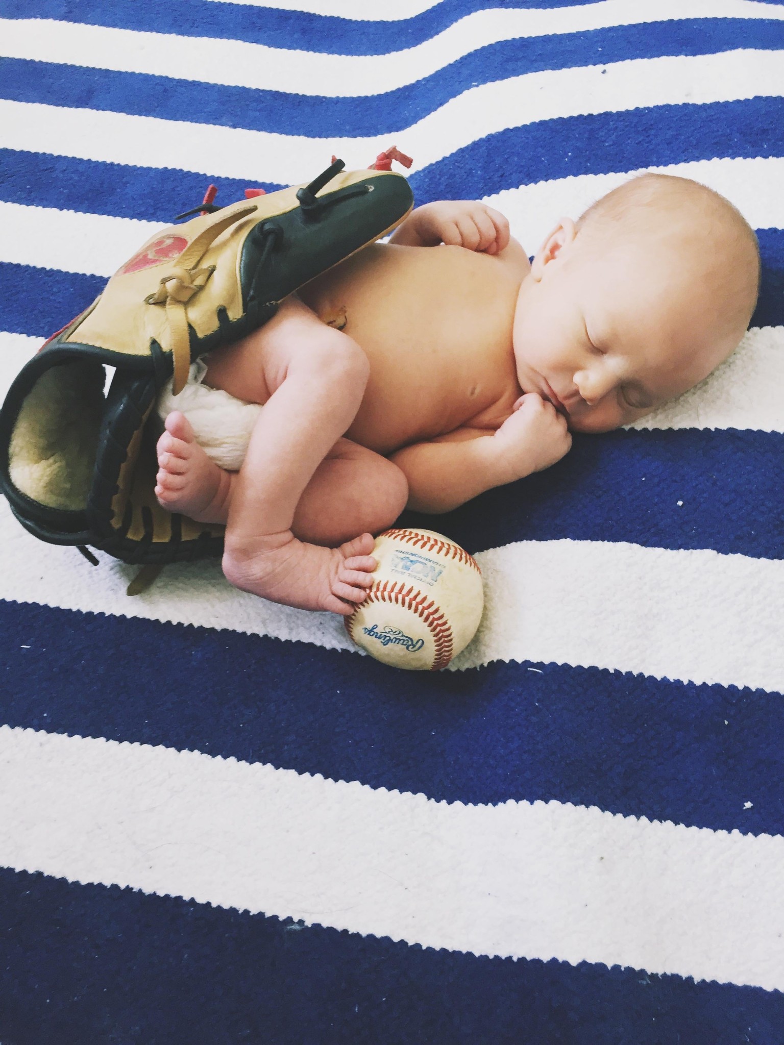 My Nephew's Newborn Photos - image 3 - student project