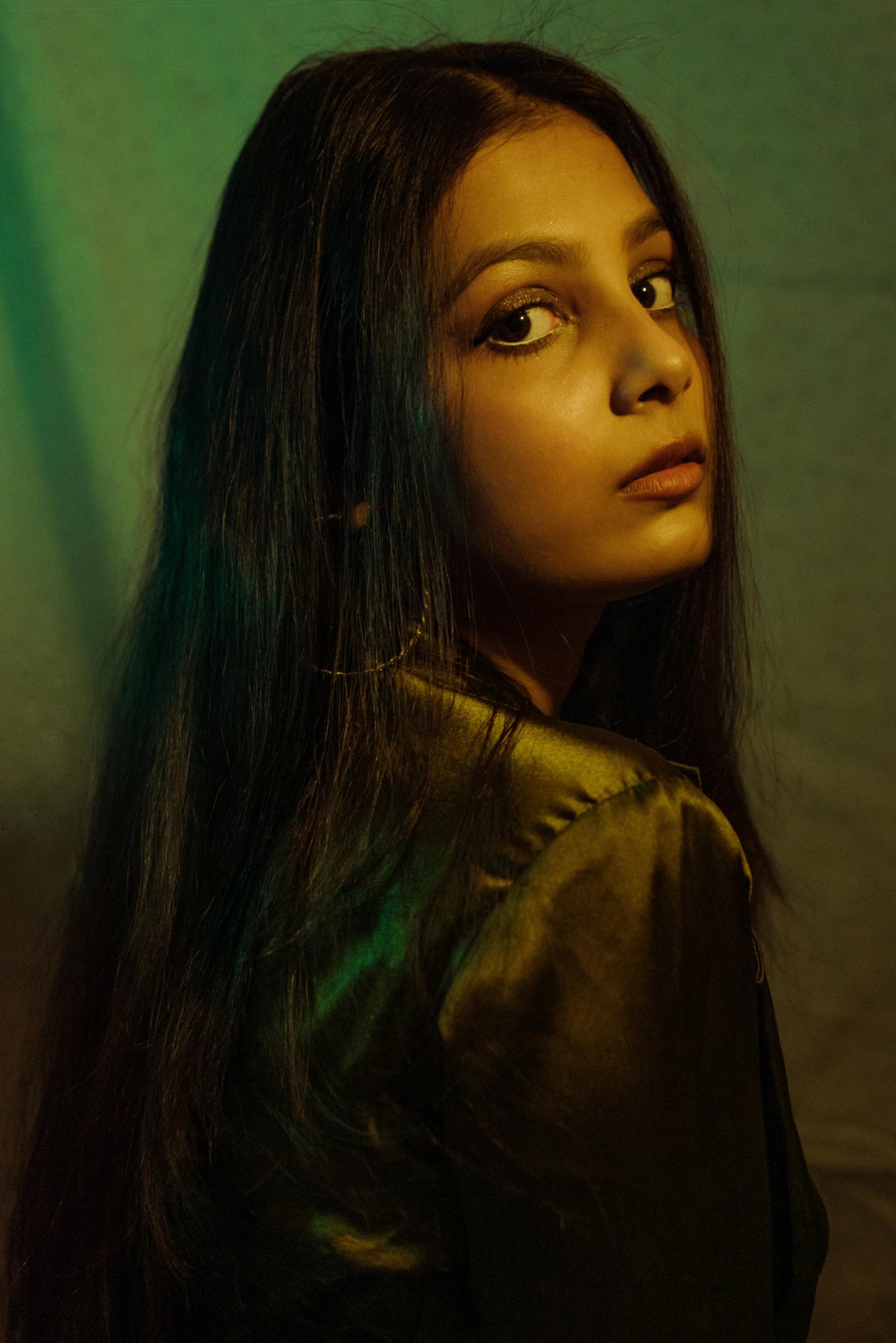 Portraits with color gels and natural light - image 6 - student project