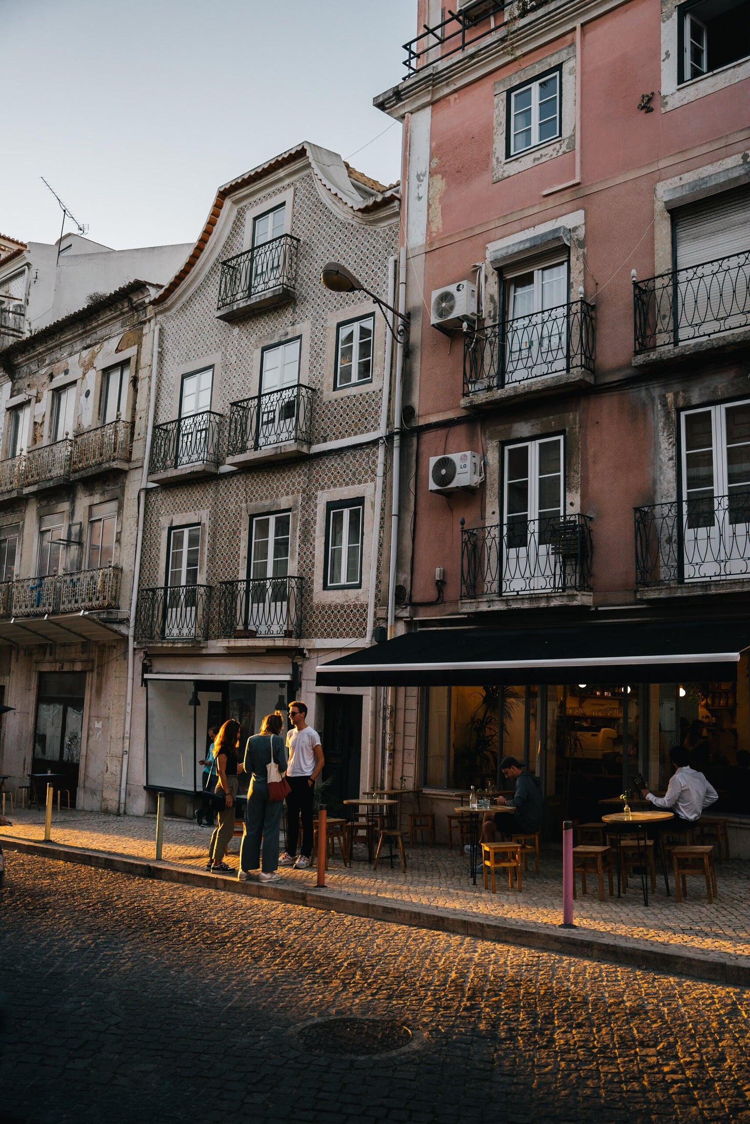 Sunset Photo Walk in Lisbon, Portugal. - image 7 - student project