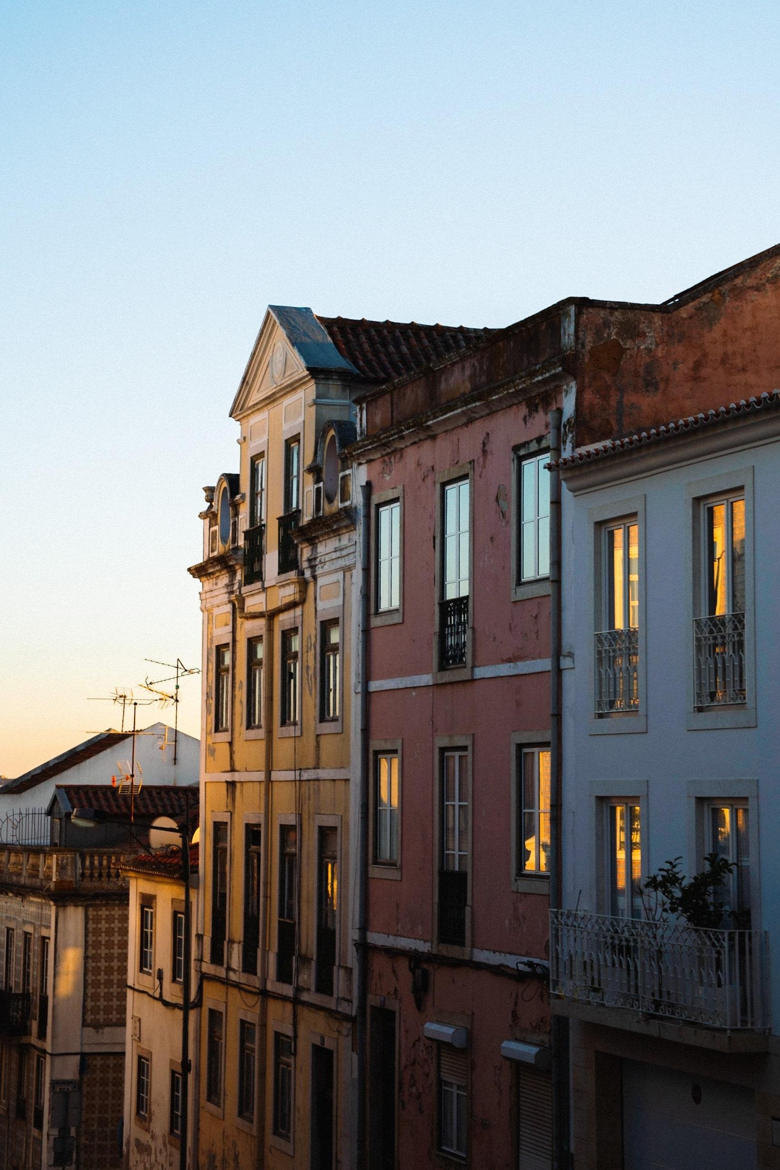 Sunset Photo Walk in Lisbon, Portugal. - image 5 - student project