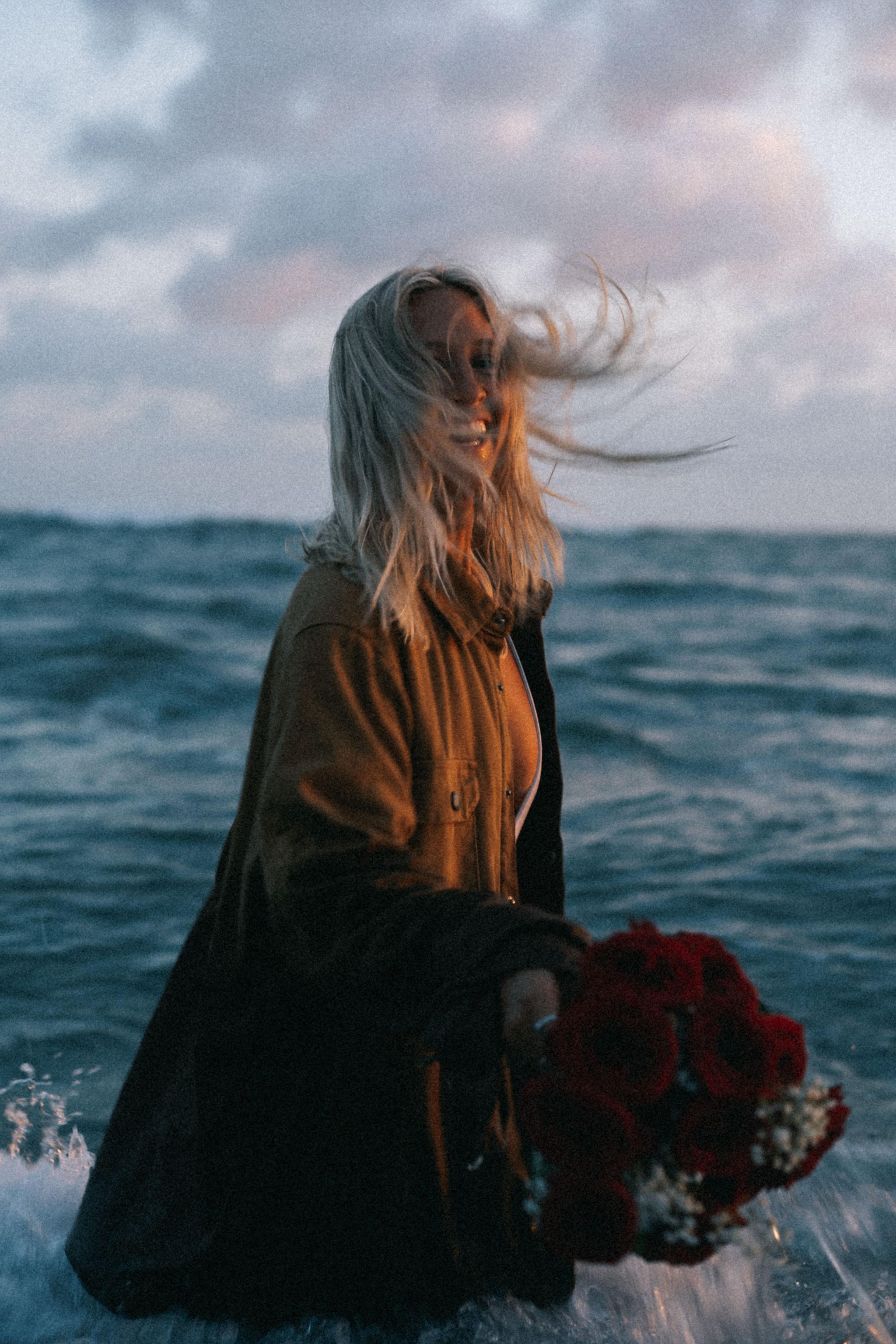 Creative portrait photoshoot on the beach with Kelsey! - image 1 - student project