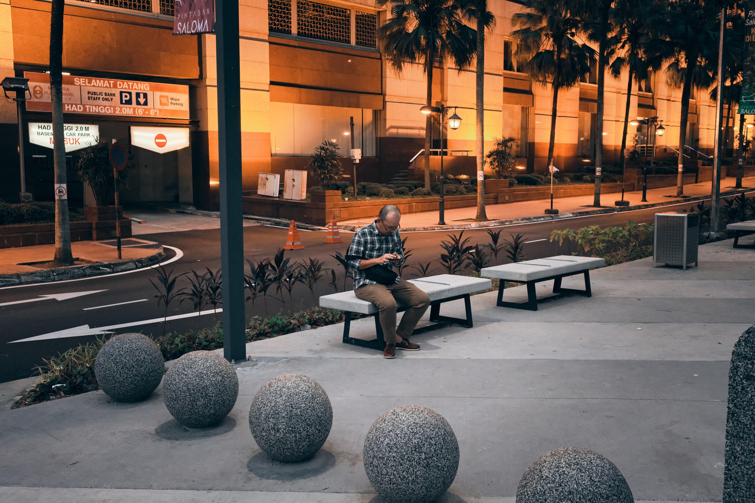 Street Photography - Kuala Lumpur - image 14 - student project