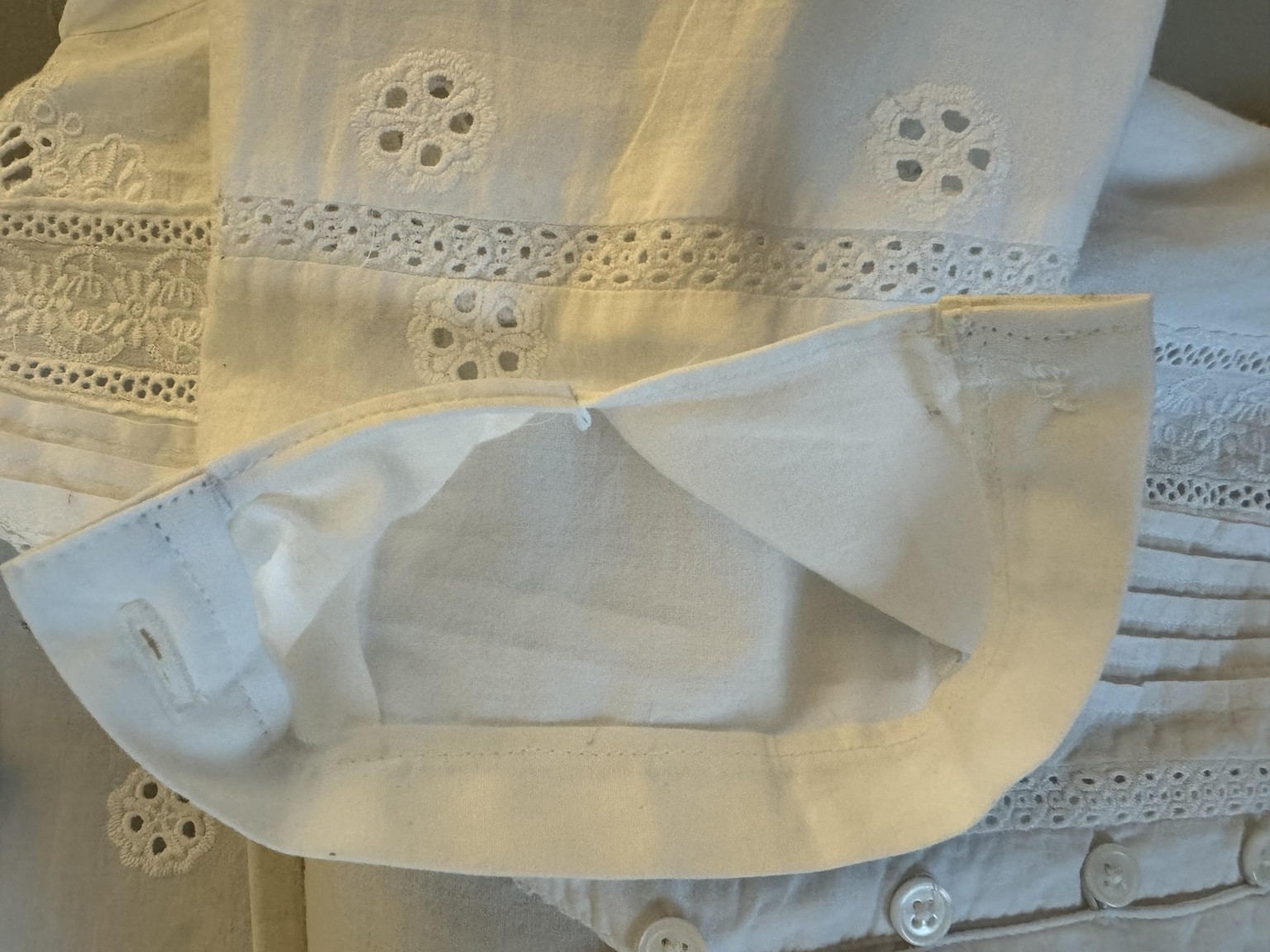 Shorten a sleeve and made a packeted sleeve cuff - image 2 - student project