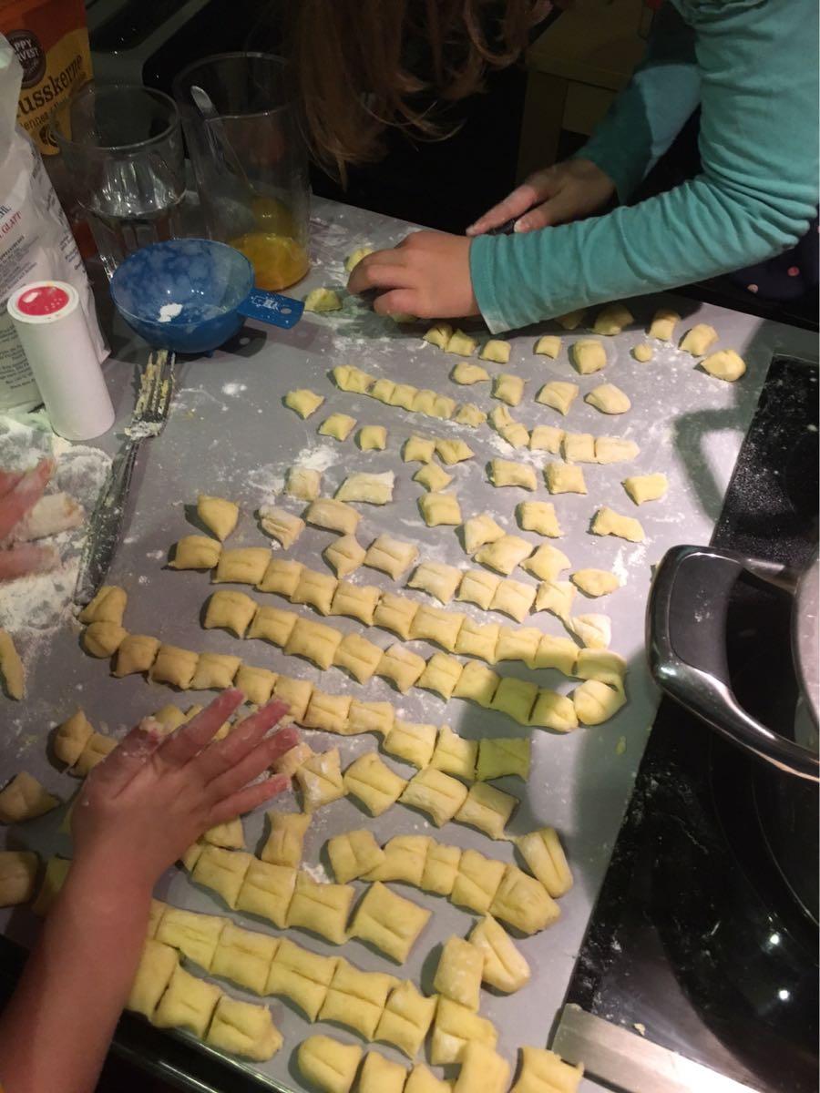 Children had fun rolling gnocchi, I had fun cleaning the kitchen;) - image 2 - student project