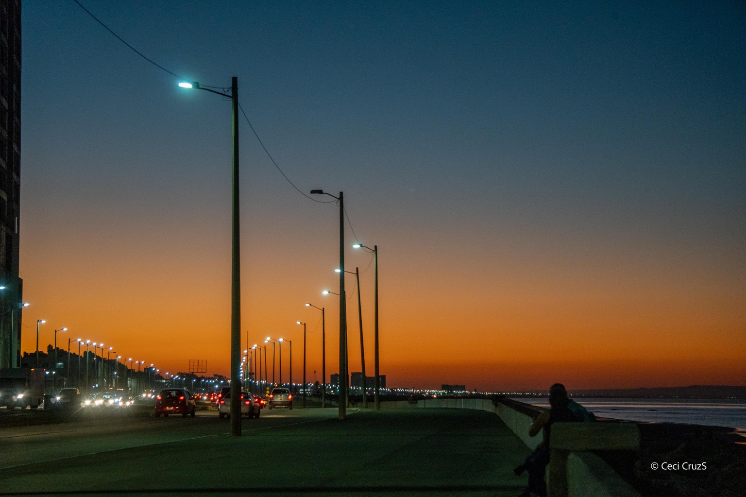 Luz de atardecer, ojo de pez y eclipse lunar - image 1 - student project