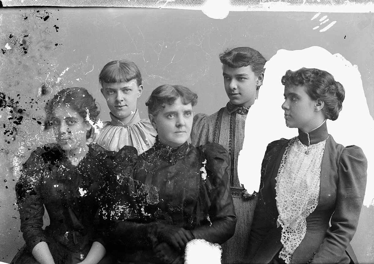 Advanced Photo Restoration Techniques - image 1 - student project