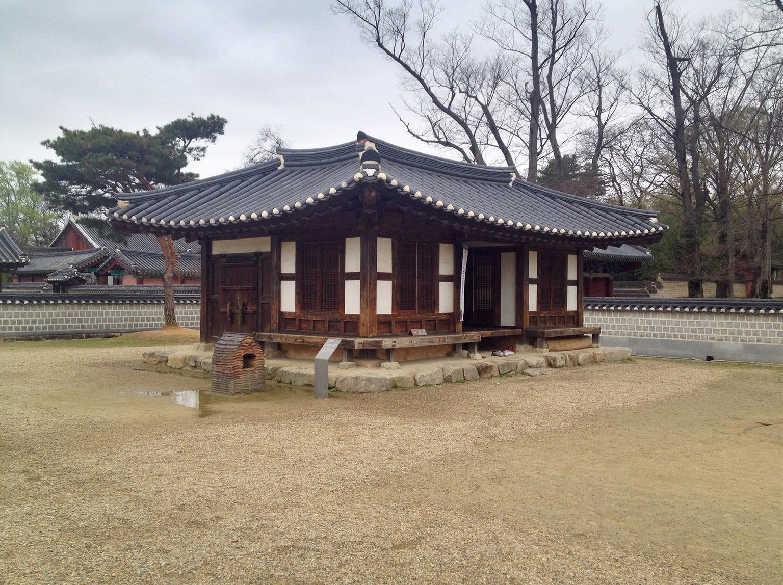 Traditional Korean house - image 2 - student project