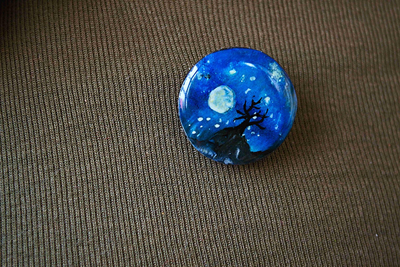 Brooch with night landscape and earrings with jaws harps - image 1 - student project