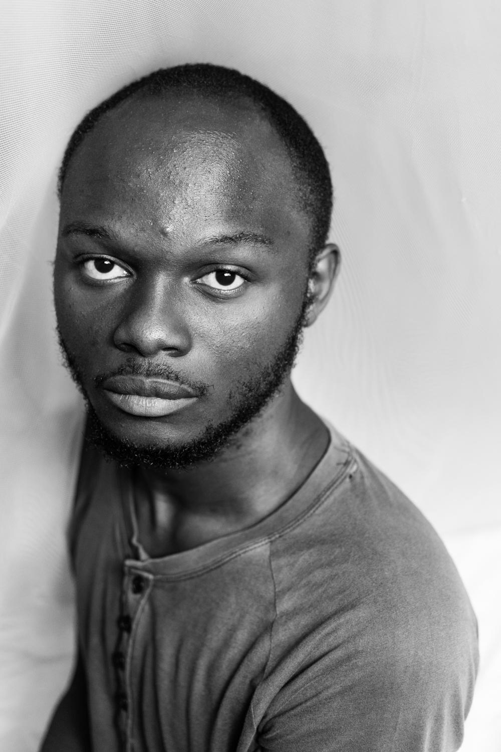 Low-budget lighting self-portraits - image 2 - student project