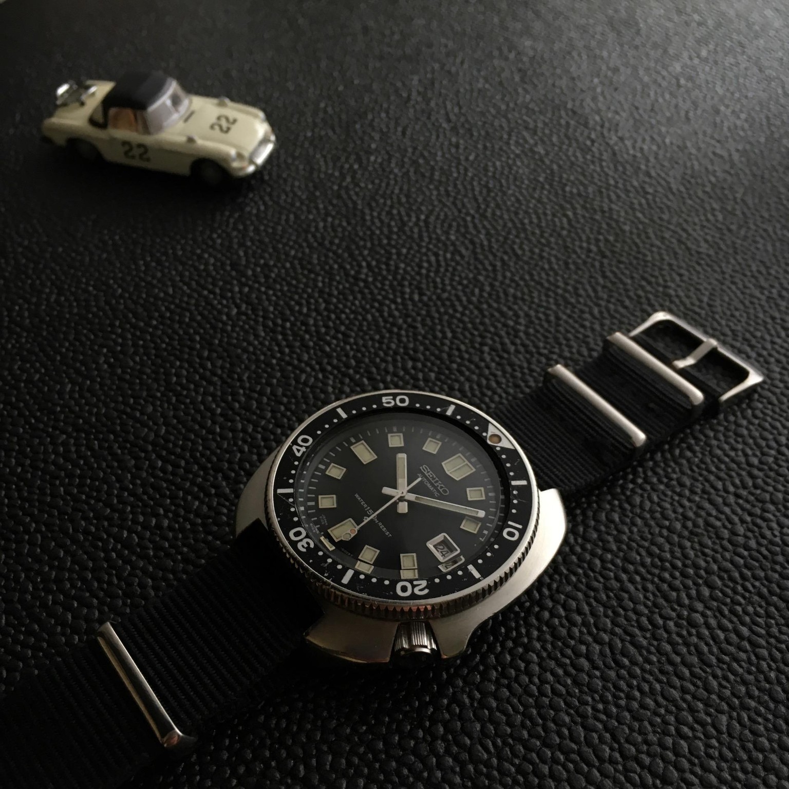Attention-grabbing Watch Photography With a Mobile Phone - image 1 - student project