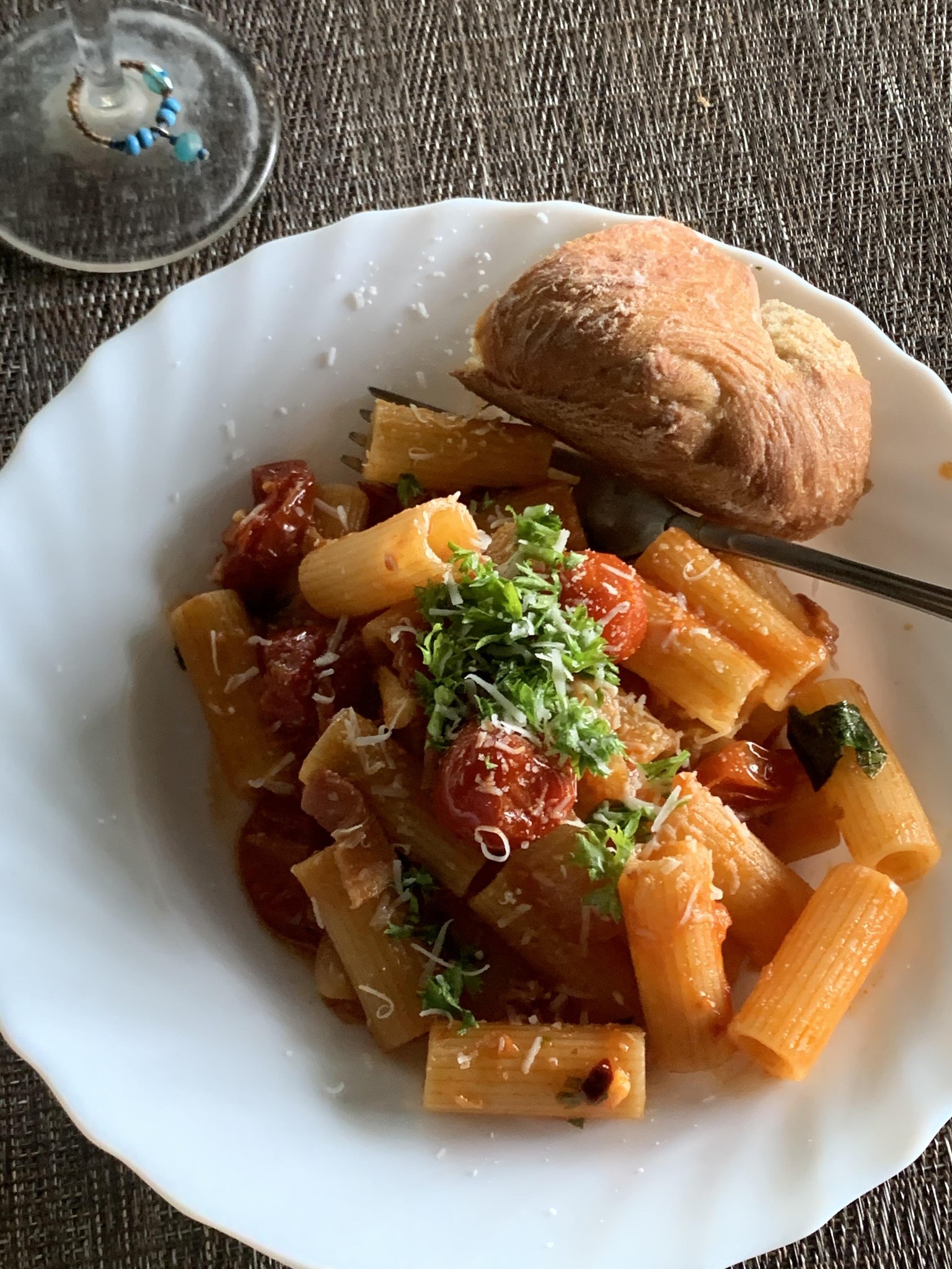 Rigatoni Pomodoro with Chery Tomatoes Basil and Parsley - image 1 - student project