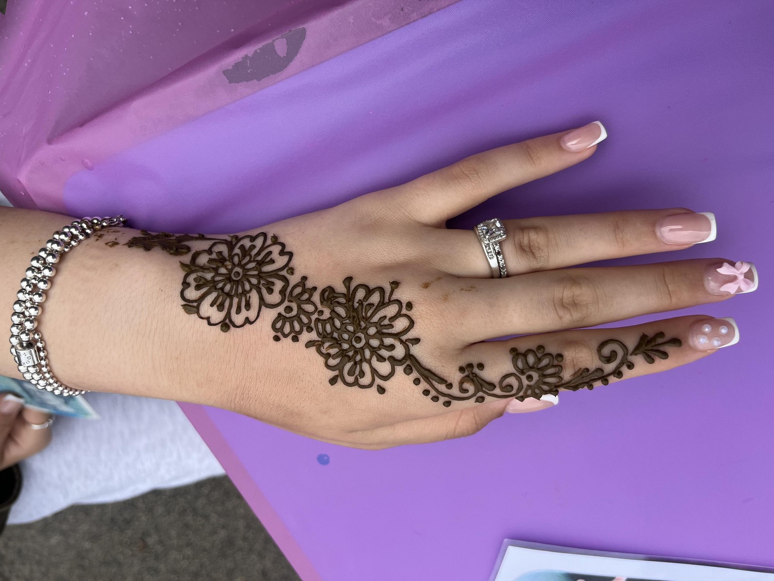 Own mehndi design - image 1 - student project