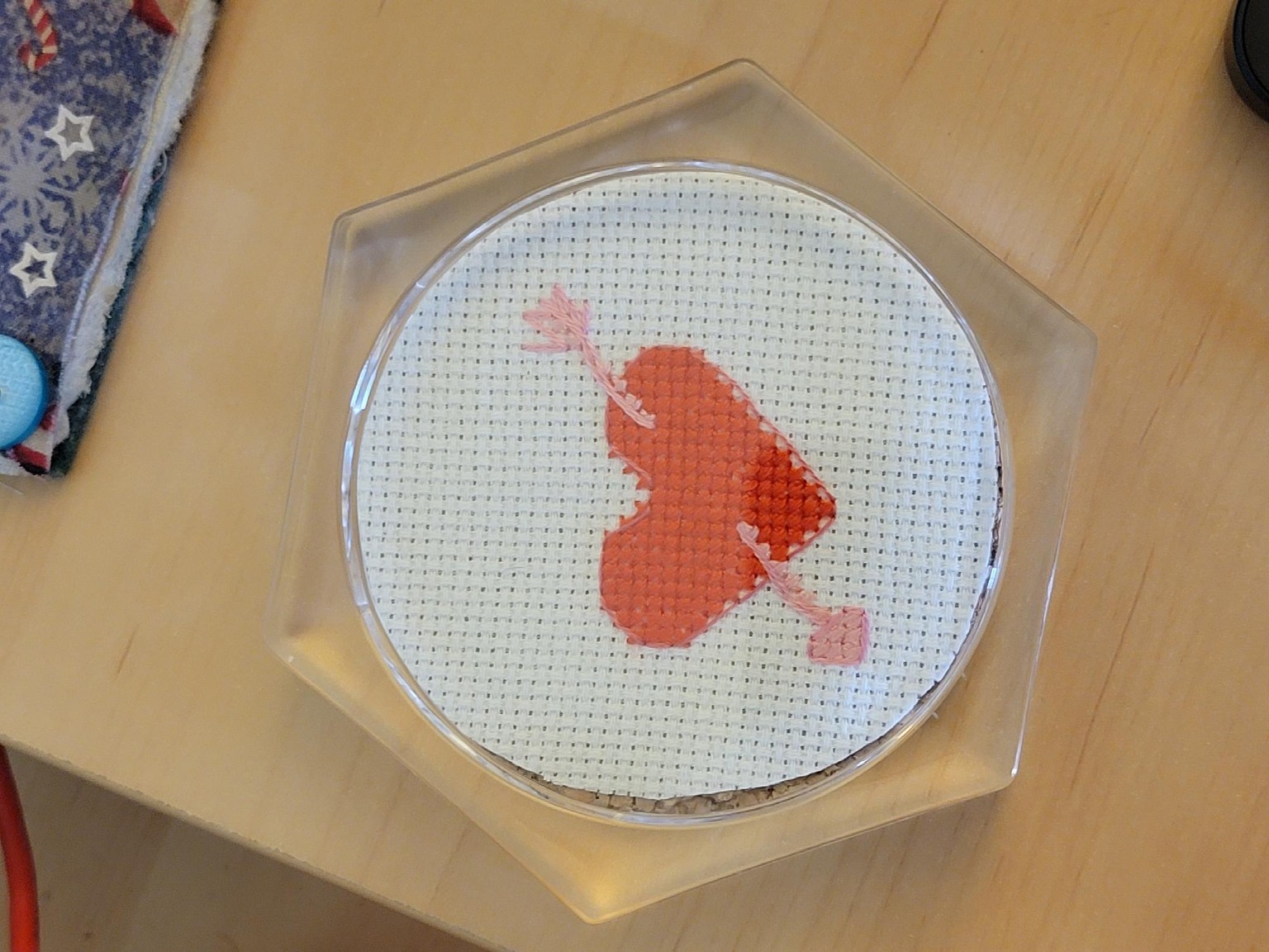 tiny flower in hoop - image 1 - student project