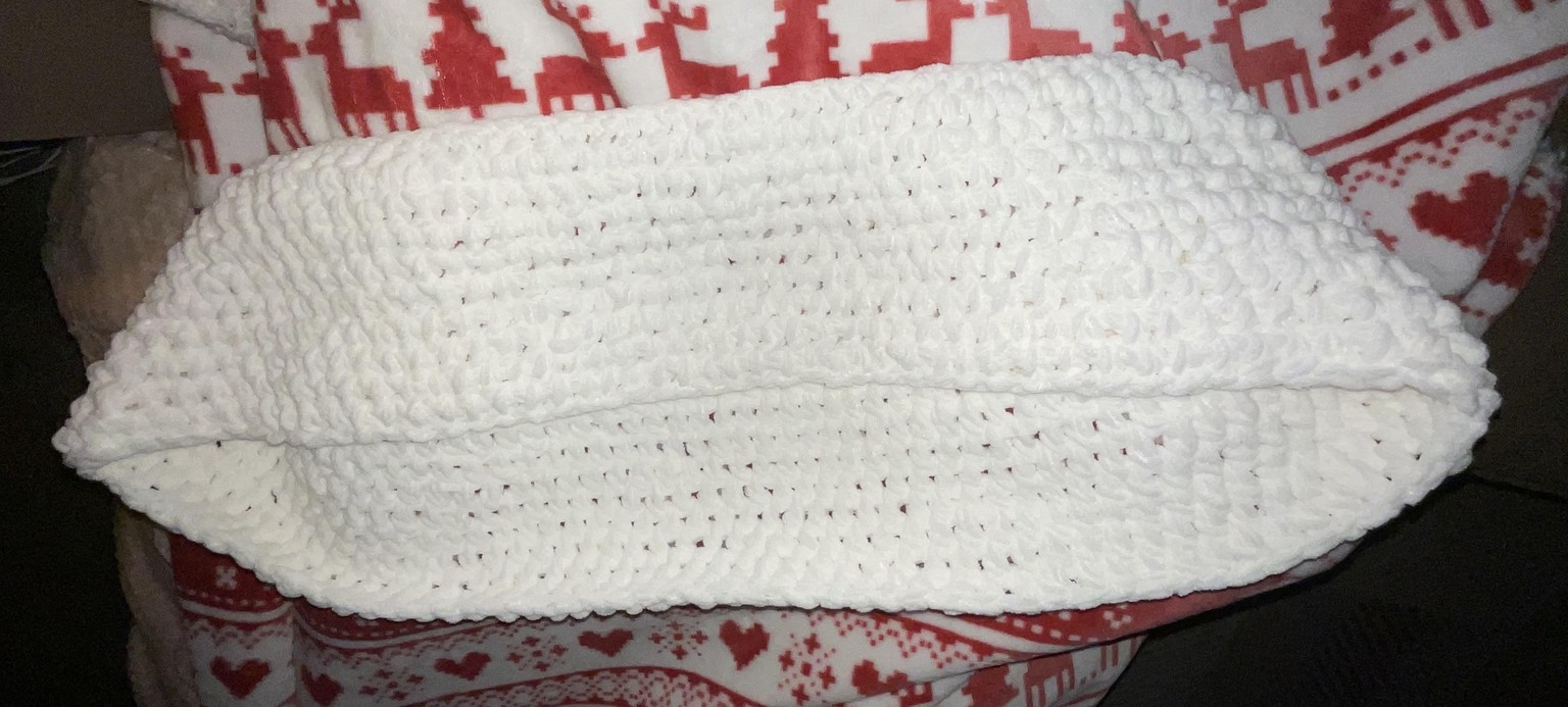 Crochet infinity scarf - image 1 - student project