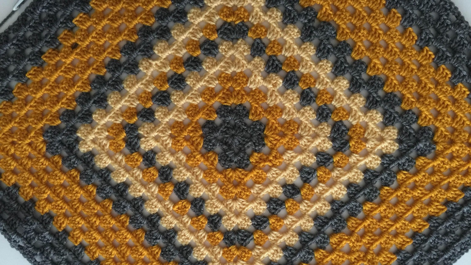 Graphic Granny Square pillow - image 1 - student project