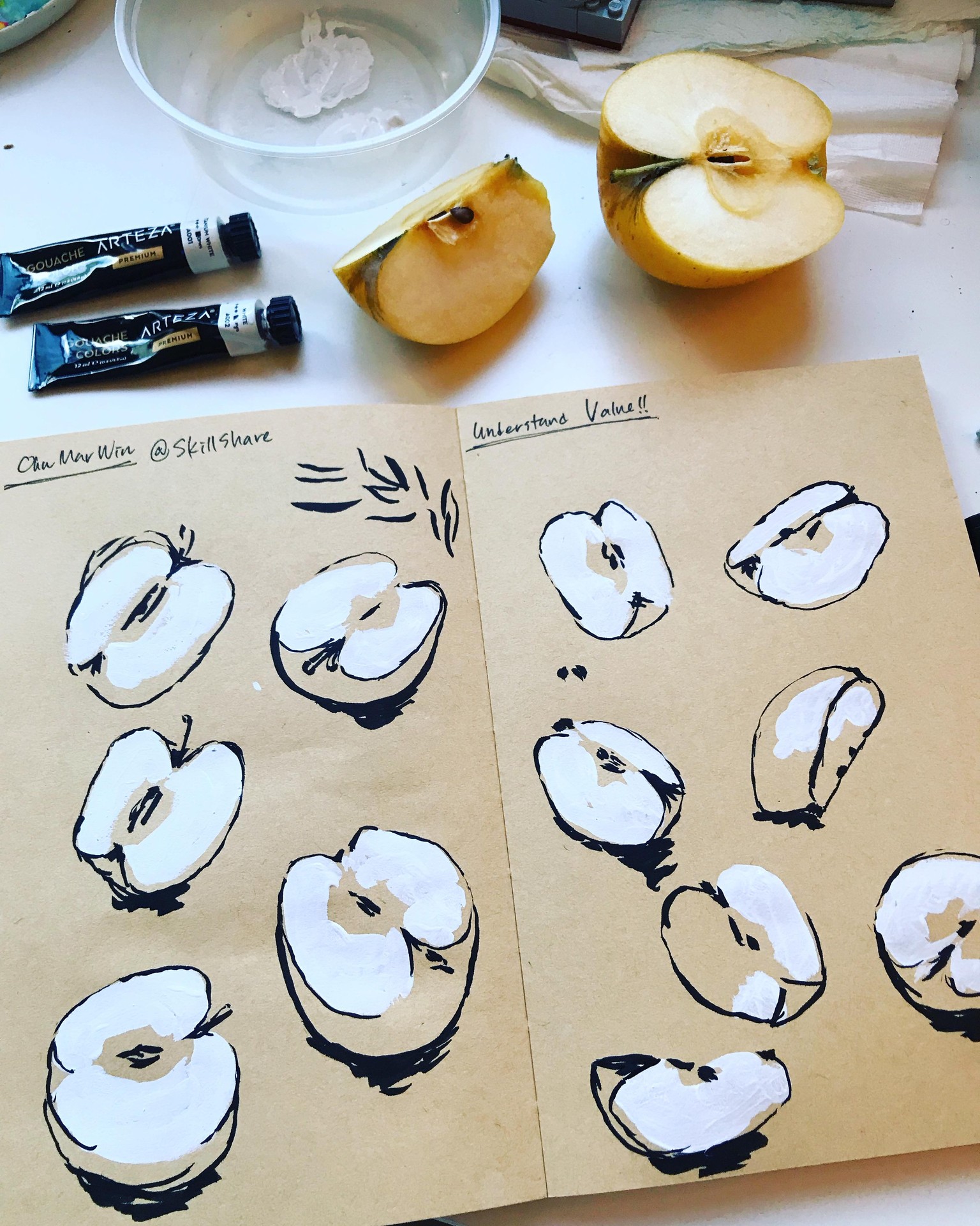 Before I eat them, I draw the apples. - image 1 - student project