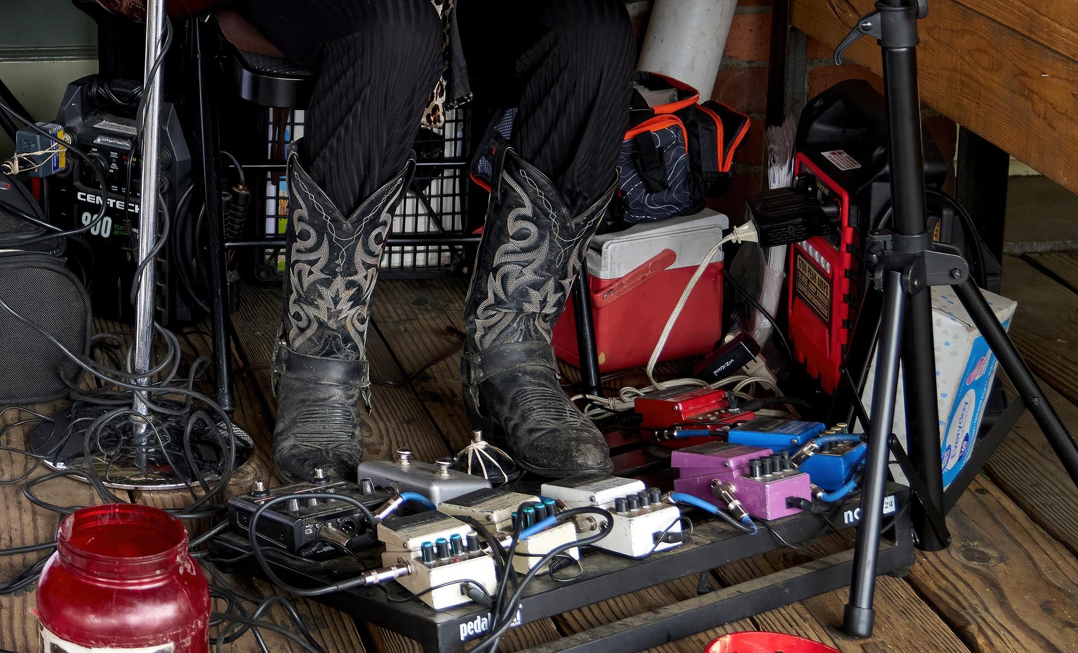 Street photo lessons, pt. 1 Spiritual theme; pt. 2 Shoes - image 4 - student project
