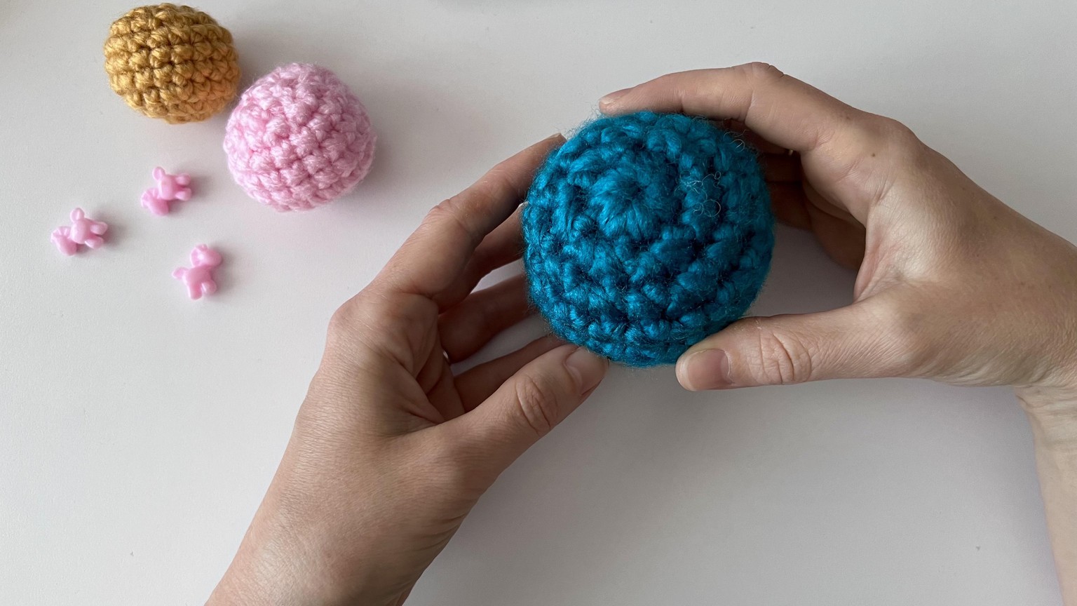 Simple and cute amigurumi balls - image 1 - student project