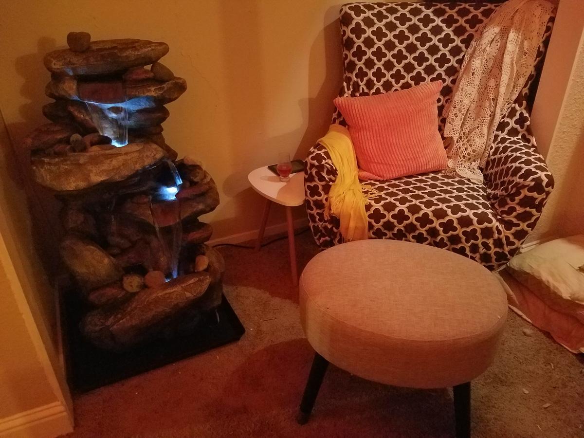 Relaxing, warm bedroom - image 1 - student project