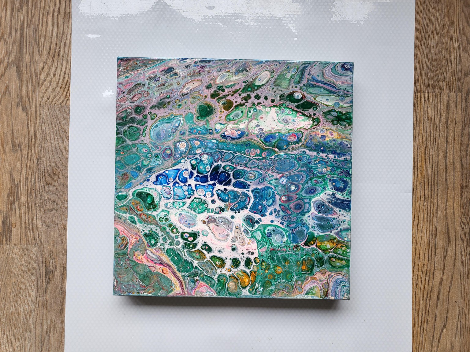 Fluid Acrylic Pouring with Cells. - image 1 - student project