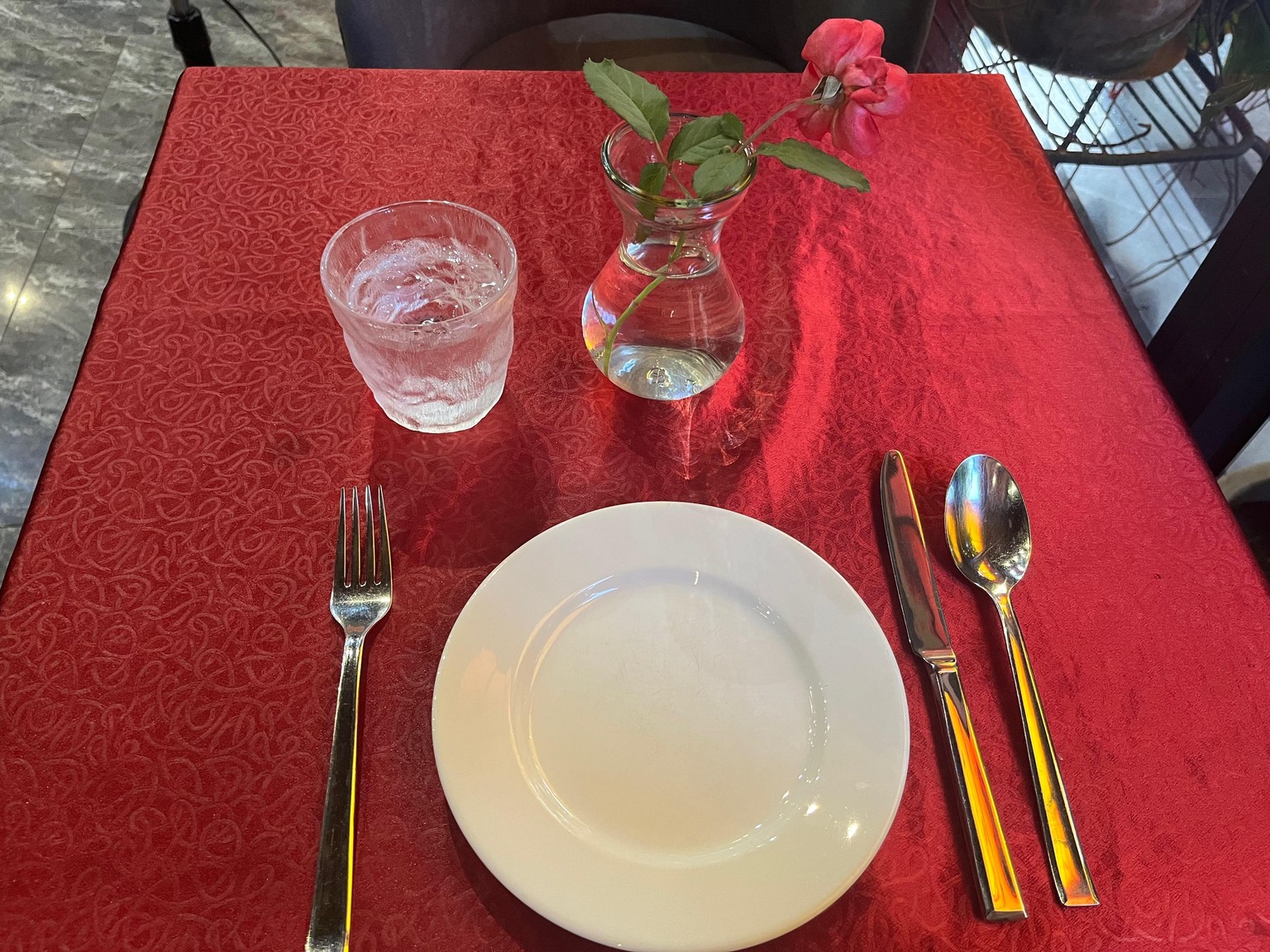 Table set up - image 1 - student project
