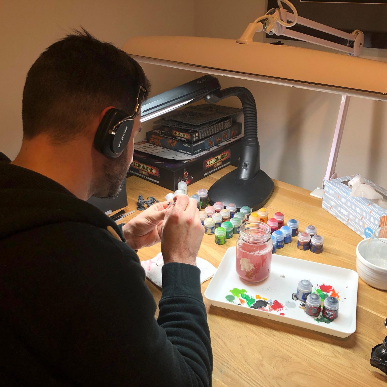 Model painting set-up - image 1 - student project