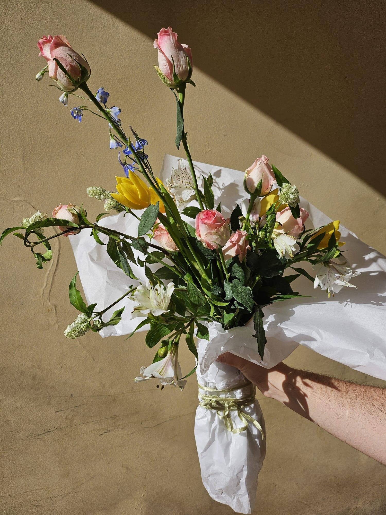 Handtie bouquet - image 1 - student project