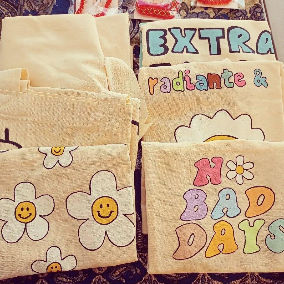 Bolsas pintadas a mano - image 3 - student project