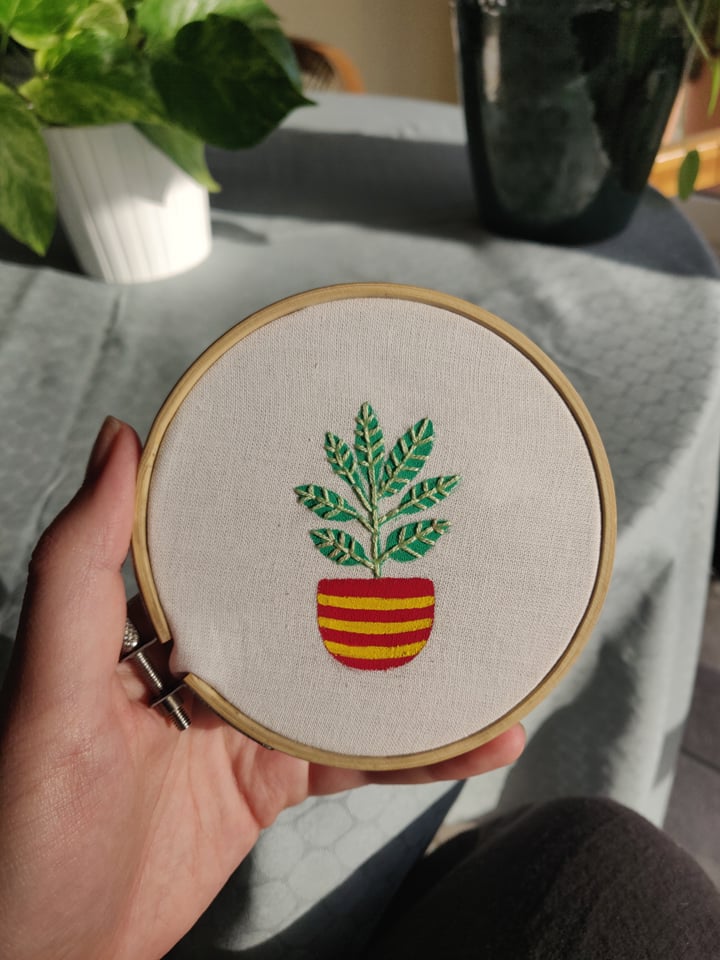 My little embroidered plants - image 4 - student project