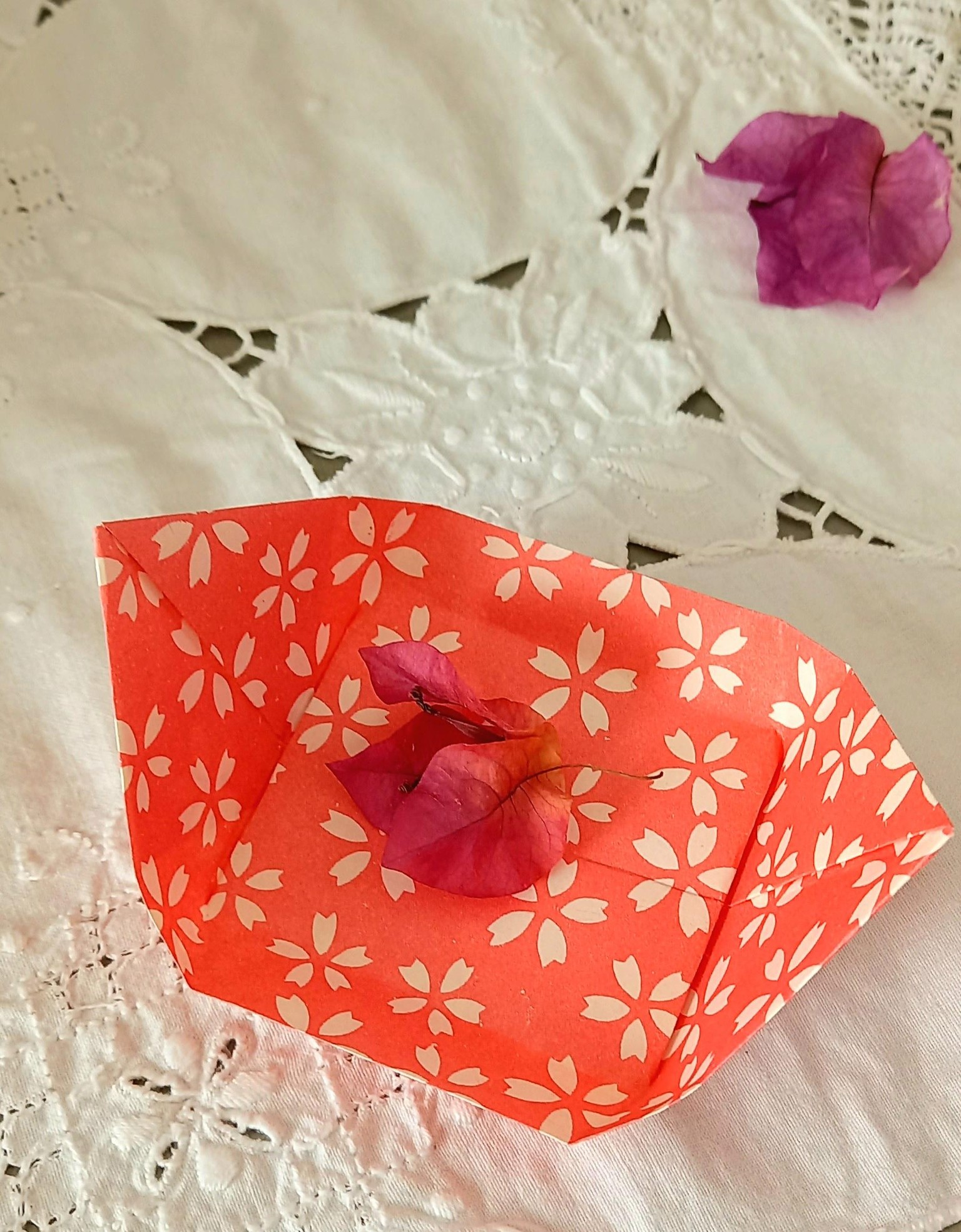 Origami tray - image 1 - student project