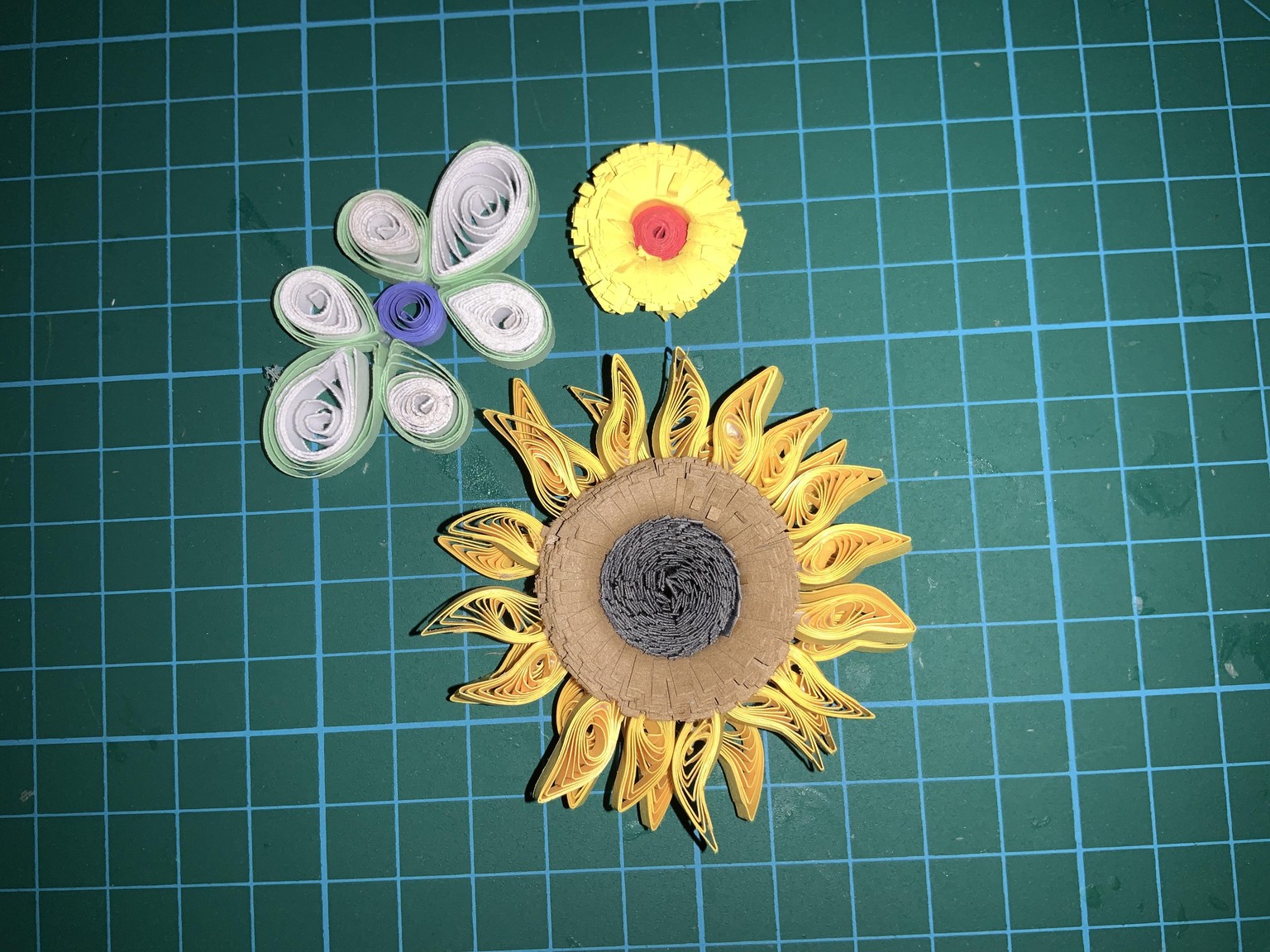Quilling flowers - image 1 - student project