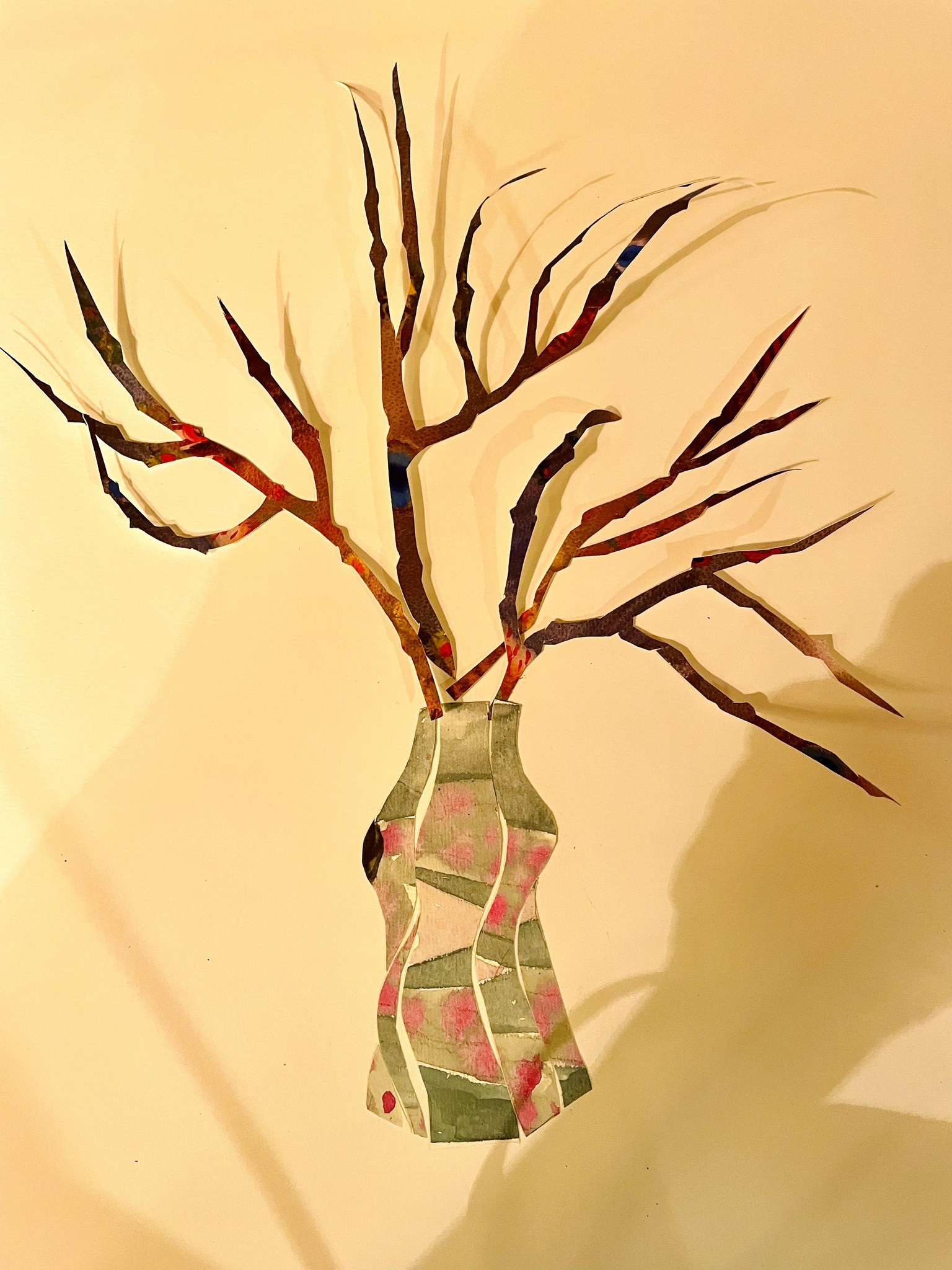 Flower/vase (painted paper) - image 3 - student project