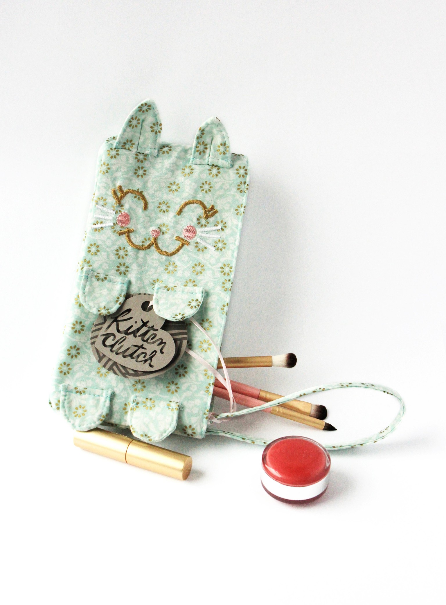 abeadles.com kitten clutch product pic - image 1 - student project