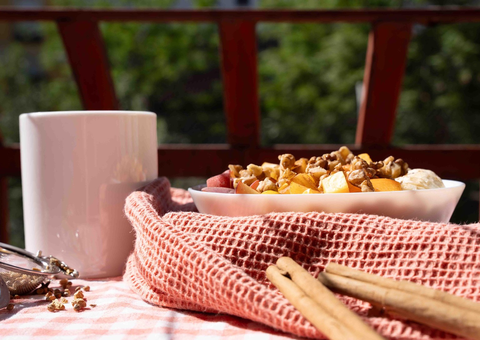 Balcony Breakfast in Madrid - image 4 - student project