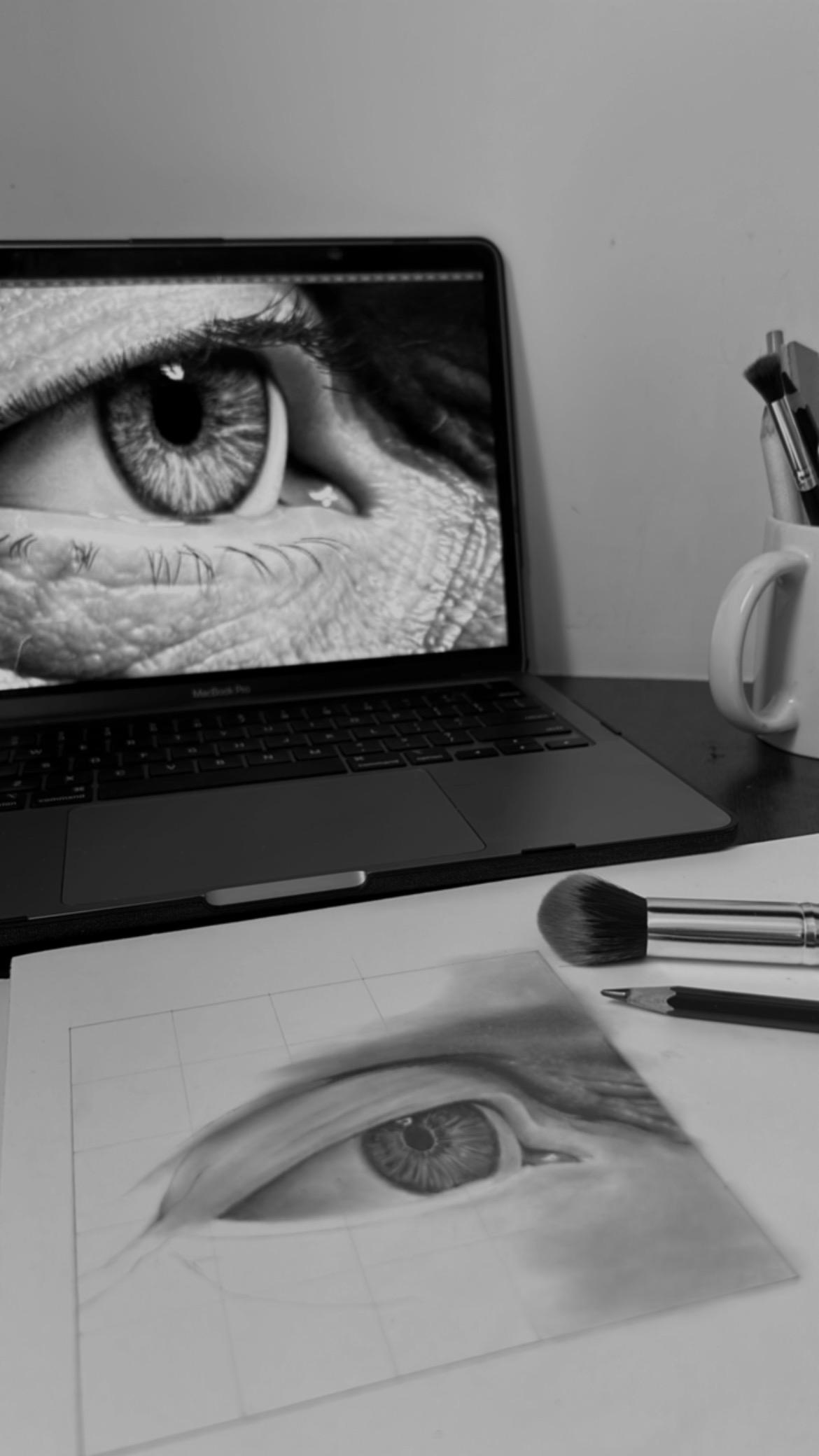 Photorealistic sketch of an eye - image 2 - student project