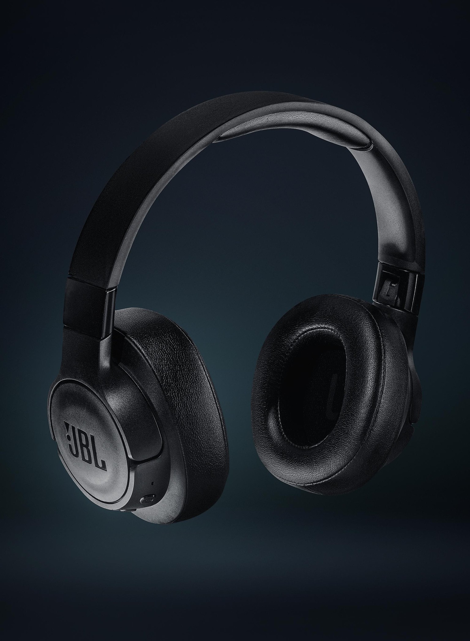 Headphone Photography - image 1 - student project
