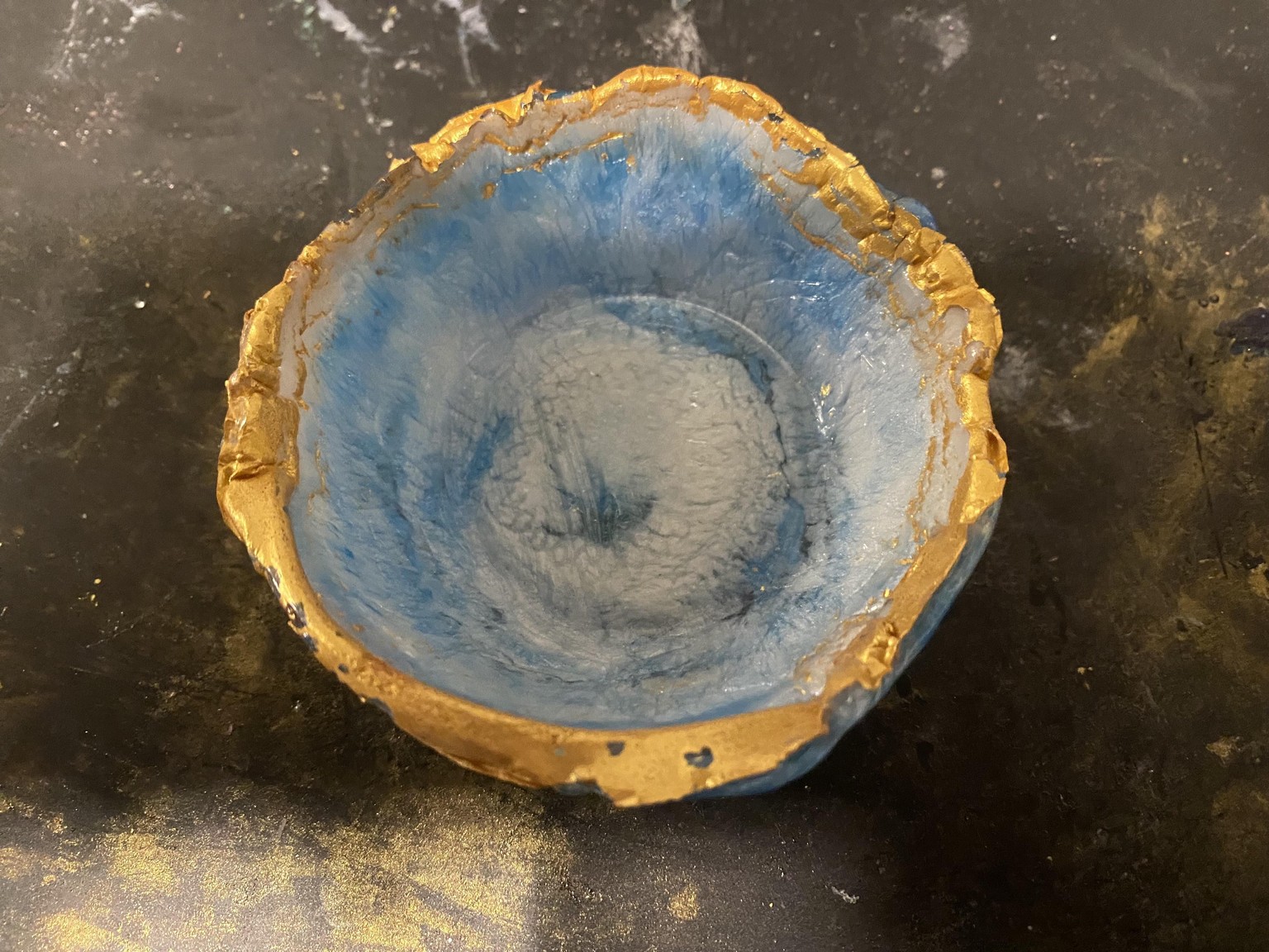 Plate with golden rim - image 3 - student project