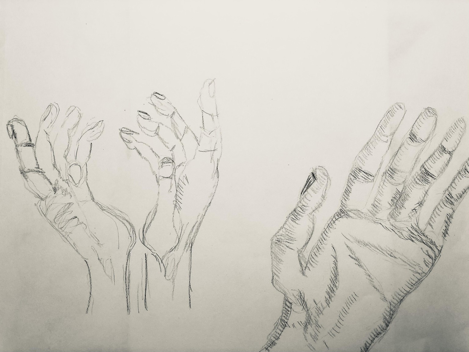 Hands - Quick gesture drawings and two sketches - image 3 - student project