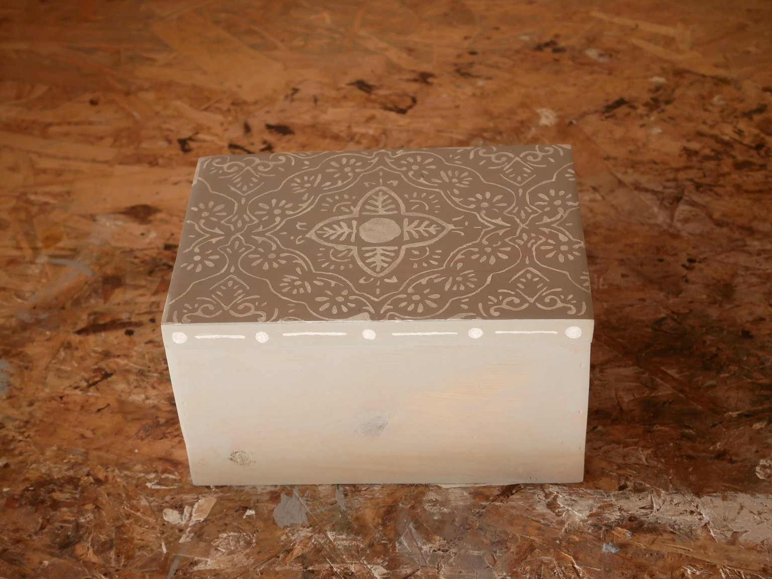 My faux pearl inlay jewelry box - image 1 - student project