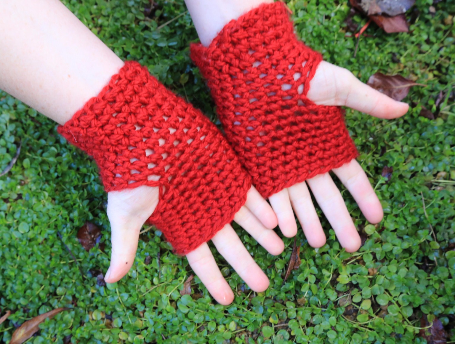 finger crochet bracelet love & rainbow mitts! - image 2 - student project