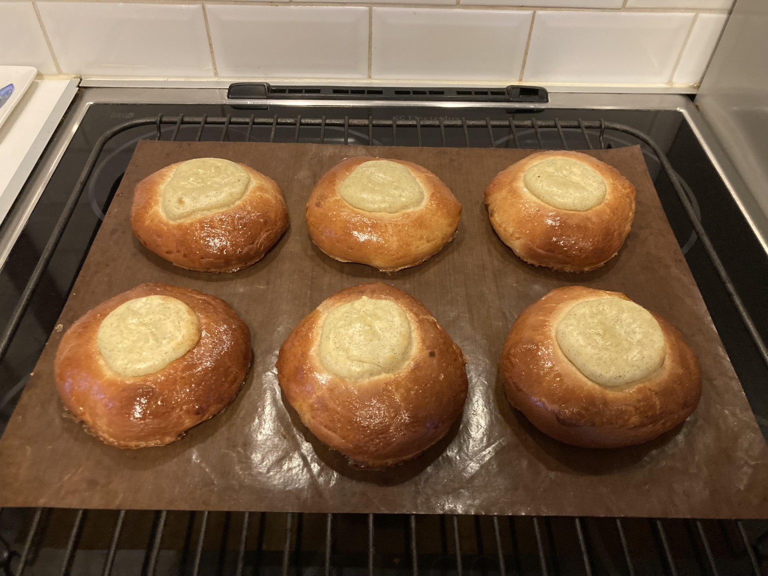 Braided brioche bread & buns - image 4 - student project