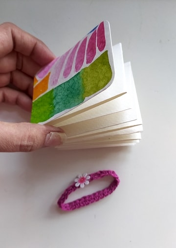 Accordion and perfect-bound books - image 2 - student project