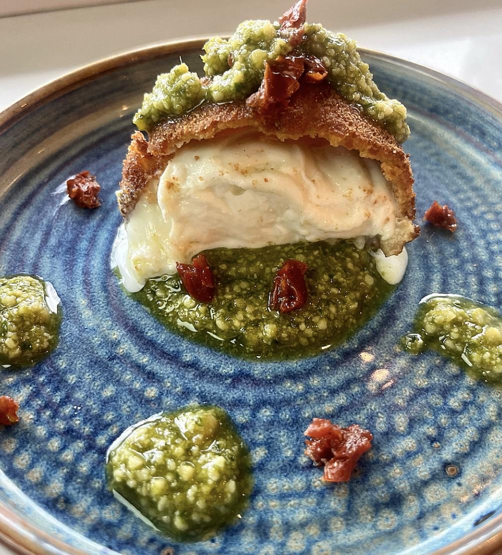 Fried mozzarella ball with pesto and sun-dried tomatoes - image 1 - student project