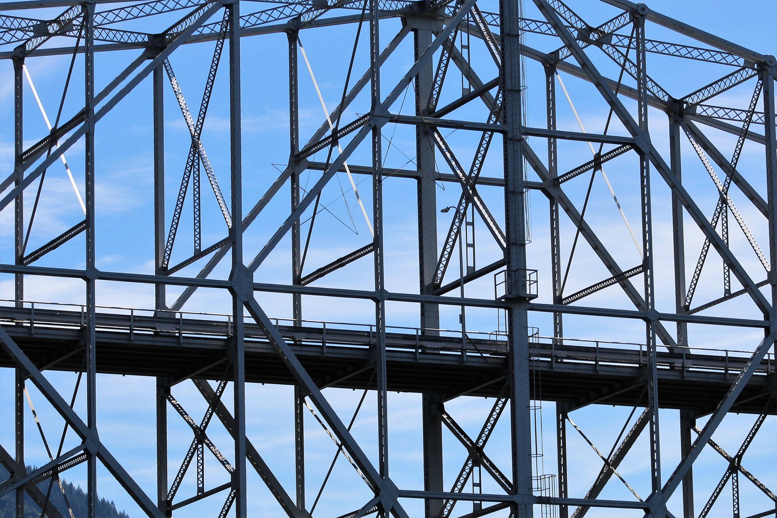 Bridge Pattern and Leading Lines - image 1 - student project
