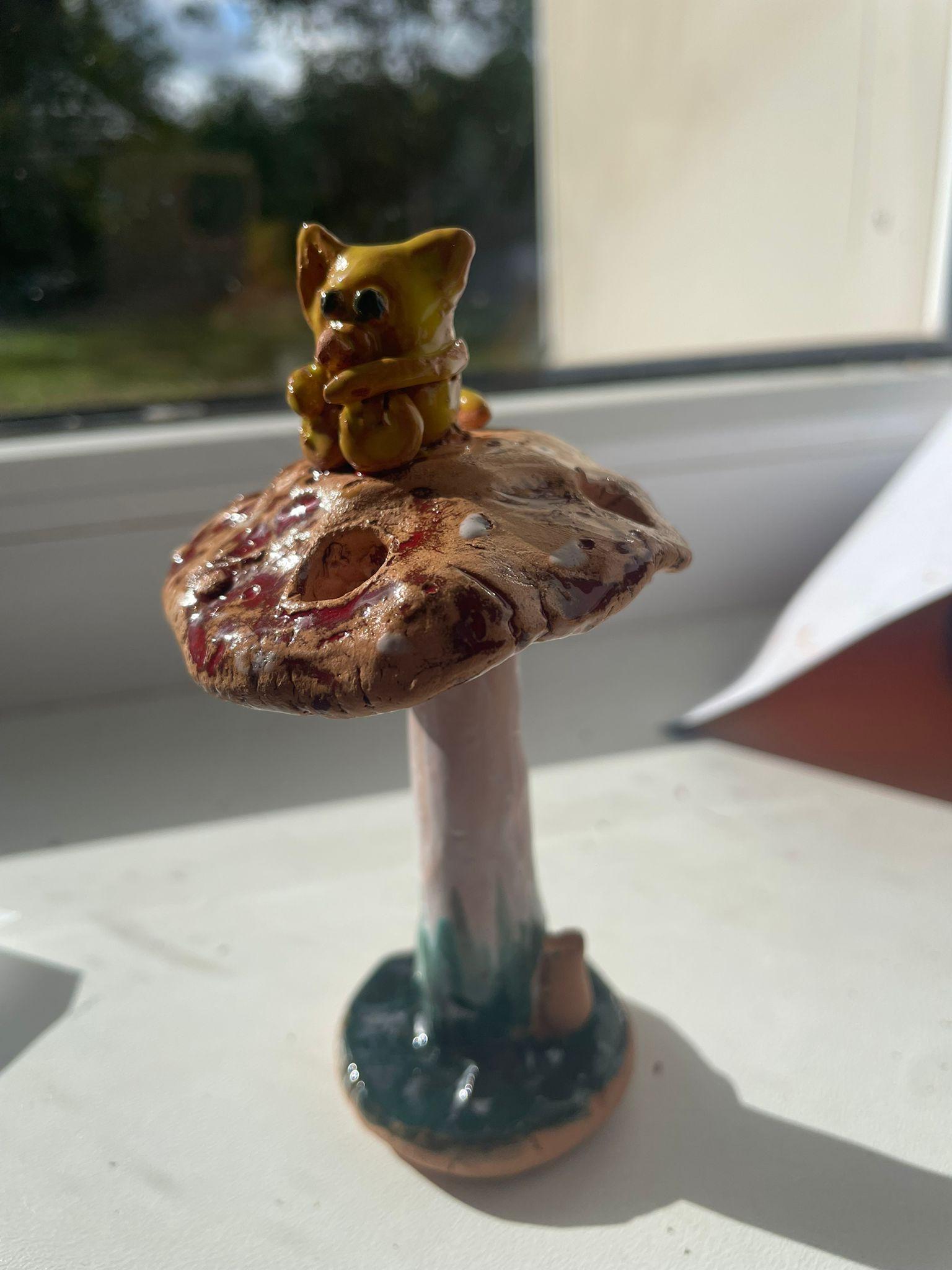 Mushroom brush holder - image 1 - student project