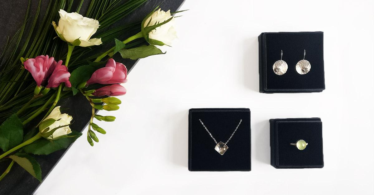 Flowers with jewelry - image 1 - student project