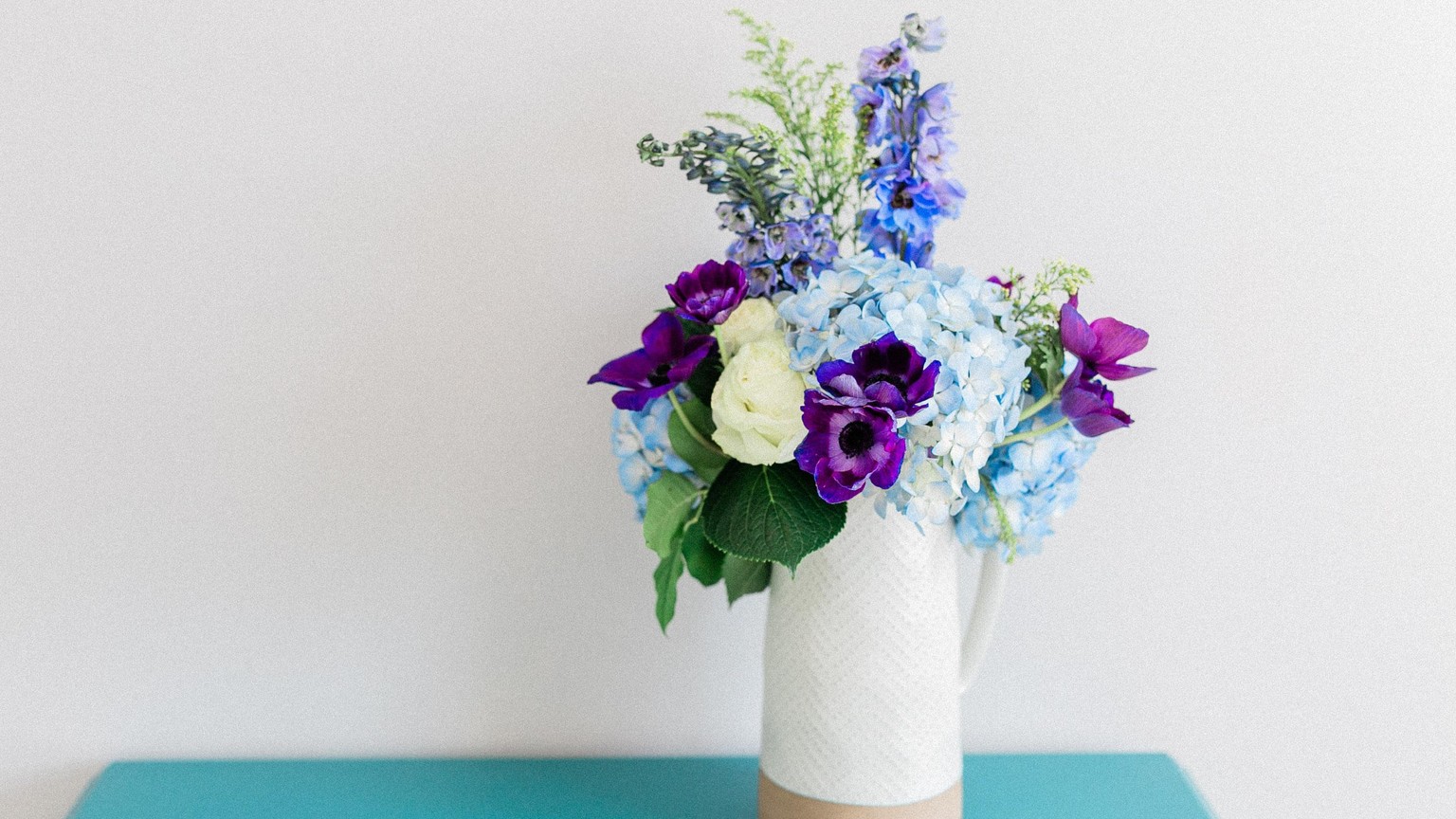 SAMPLE: Hydrangea arrangement & painting - image 1 - student project