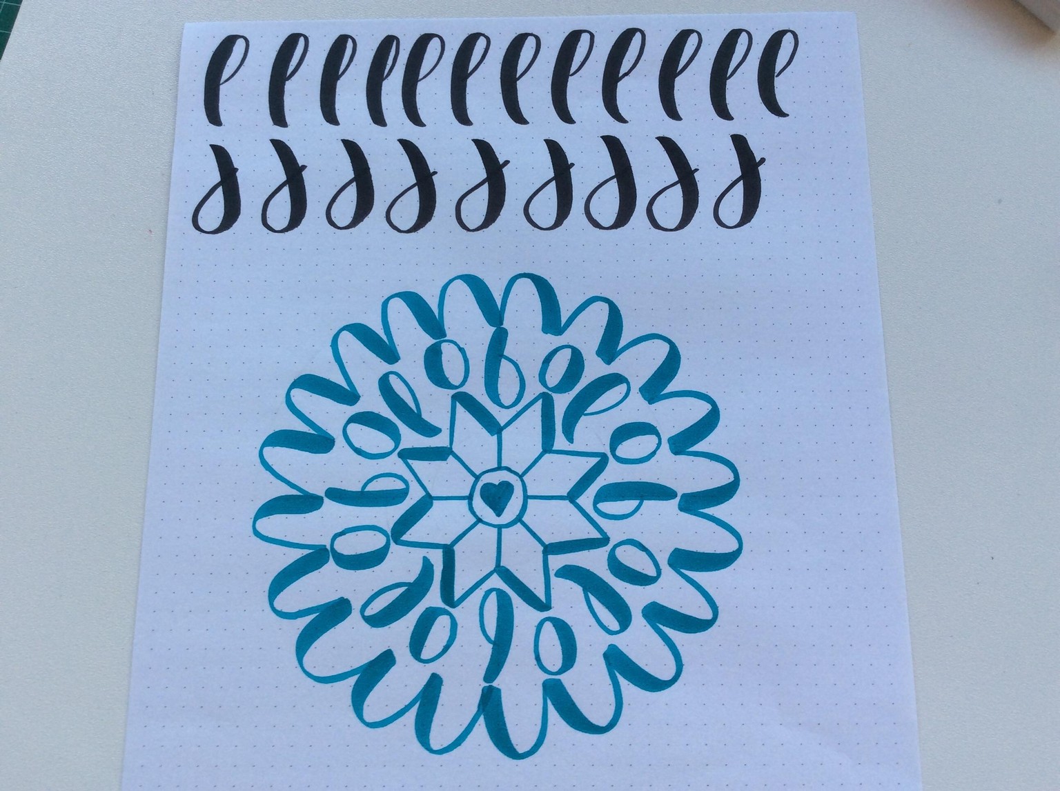 Mandala con trazos básicos de lettering - image 4 - student project